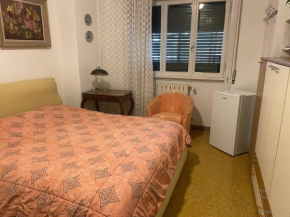 Grande stanza con letto matrimoniale bagno privato zona San Paolo-Trastevere-ROMA TRE 